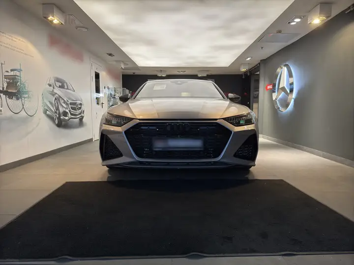 Audi quattro GmbH · RS7 · C8
