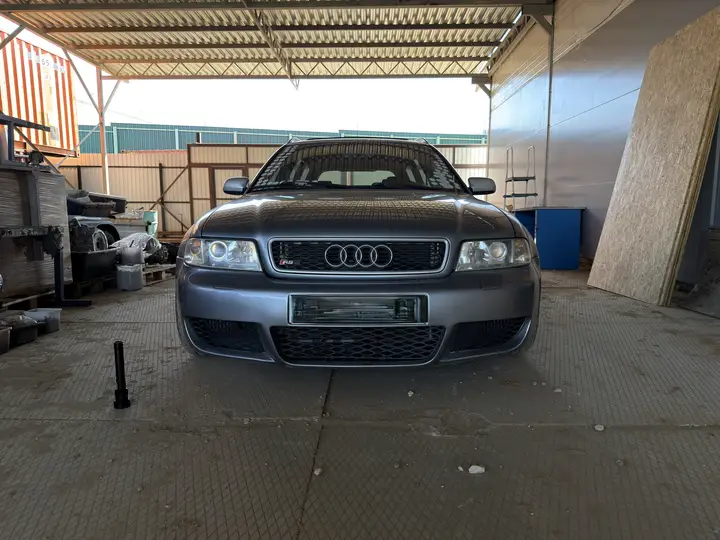 Audi quattro GmbH · RS4 · B5