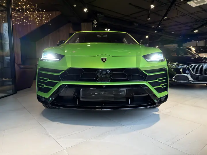 Lamborghini · Urus