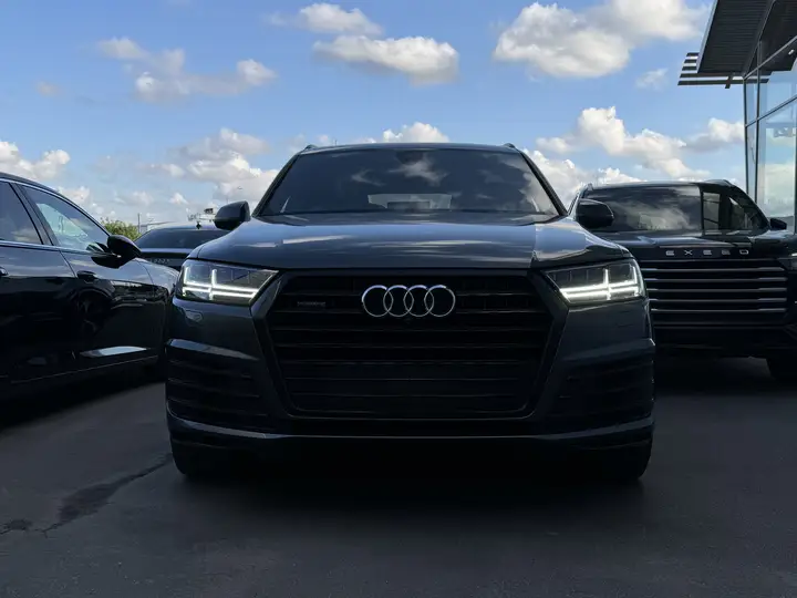 Audi · Q7 · 4M