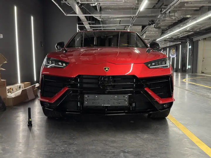 Lamborghini · Urus