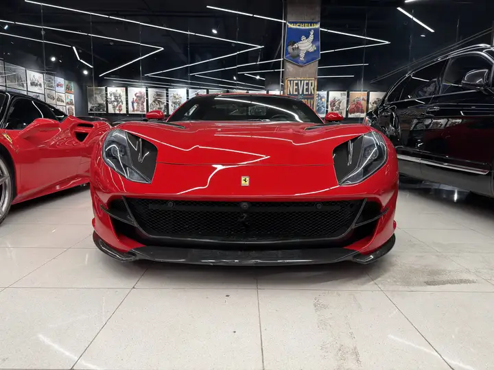 Ferrari · 812