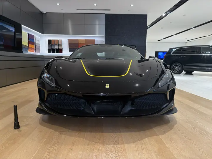 Ferrari · F8