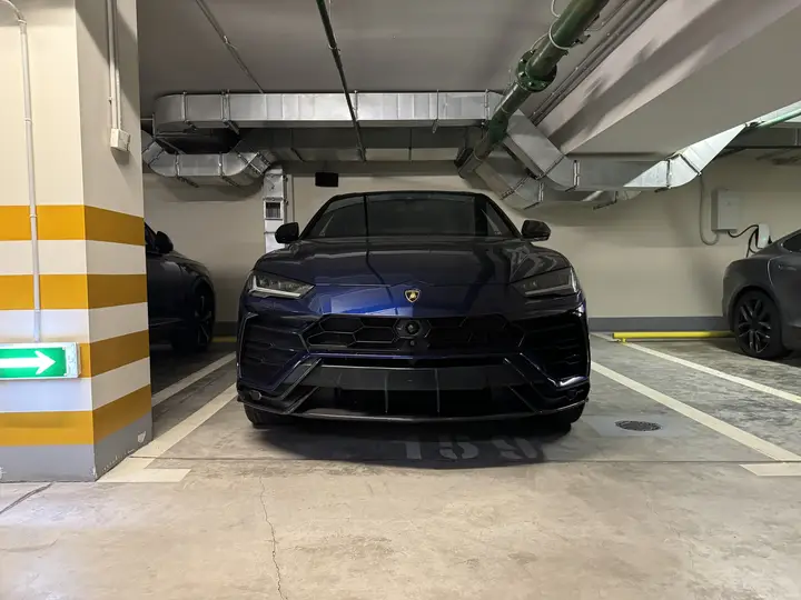 Lamborghini · Urus