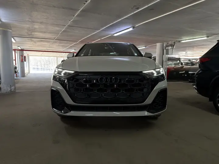 Audi · Q8