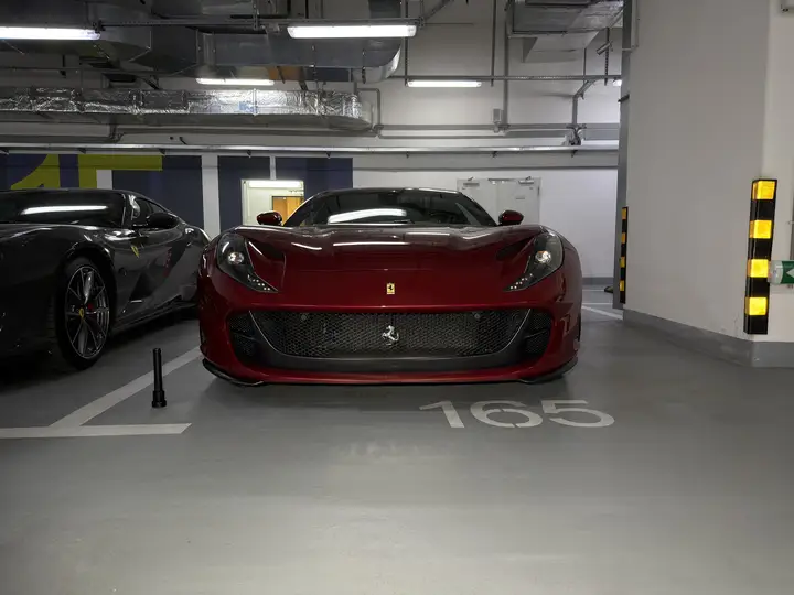 Ferrari · 812