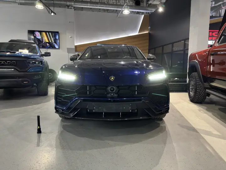 Lamborghini · Urus