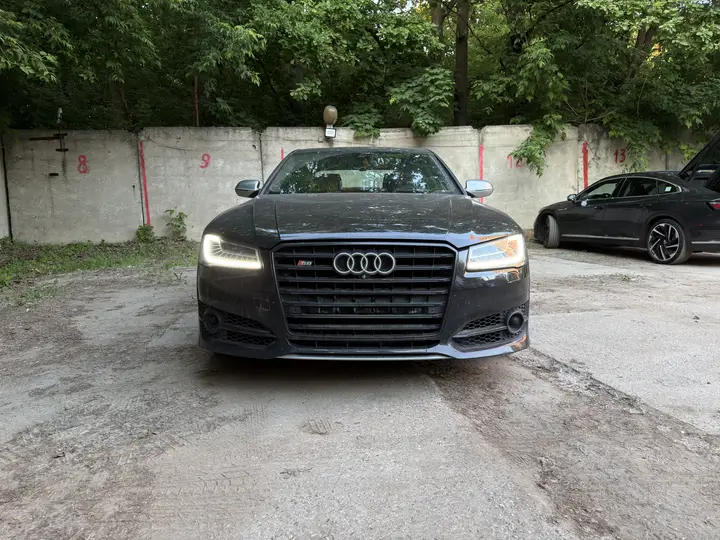 Audi quattro GmbH · S8 · D4