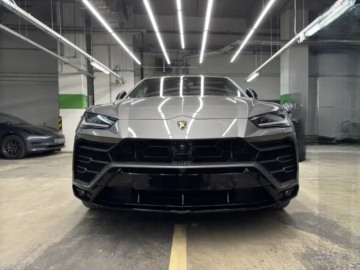Lamborghini · Urus