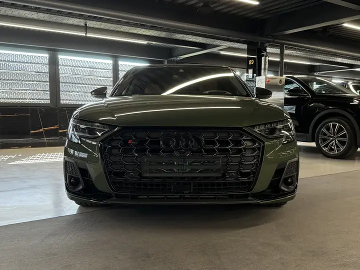 Audi quattro GmbH · S8 · D5