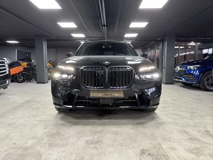 BMW · X7