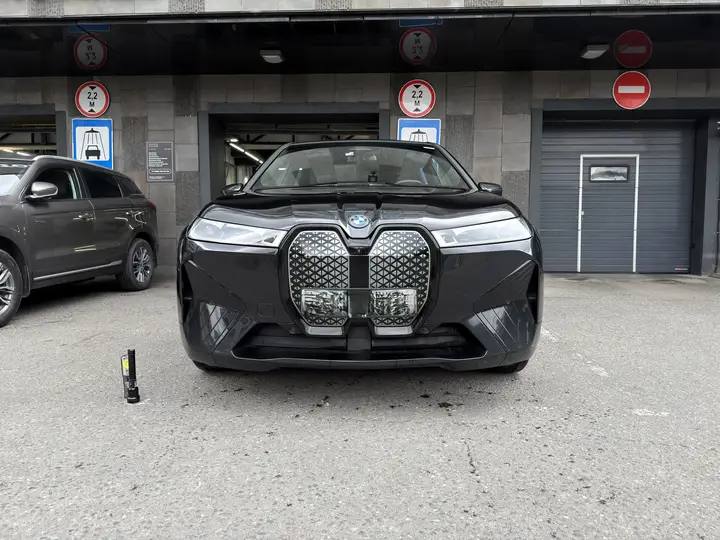 BMW · iX