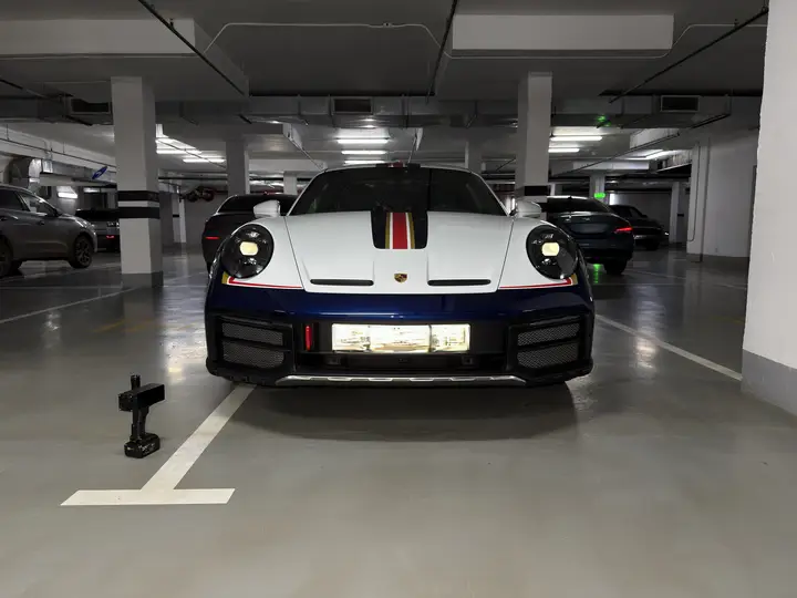Porsche · 911 · 992 · Dakar