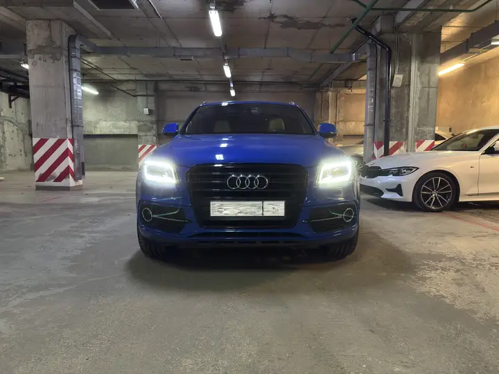 Audi · Q5 · 8R