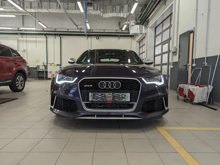Audi quattro GmbH · RS6 · C7