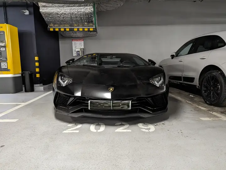 Lamborghini · Aventador