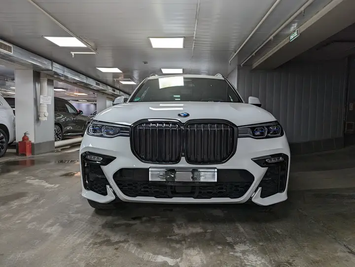 BMW · X7