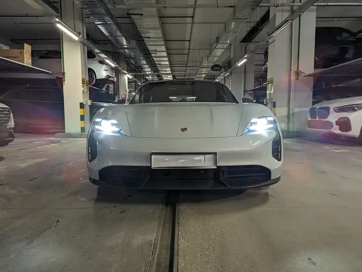 Porsche · Taycan