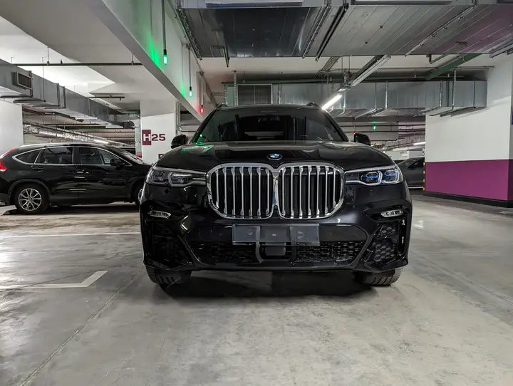 BMW · X7