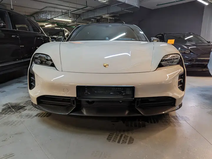Porsche · Taycan · Turbo