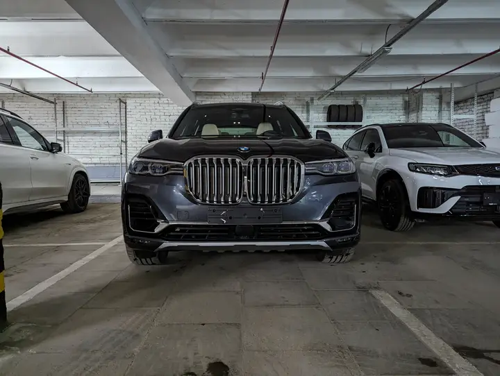 BMW · X7