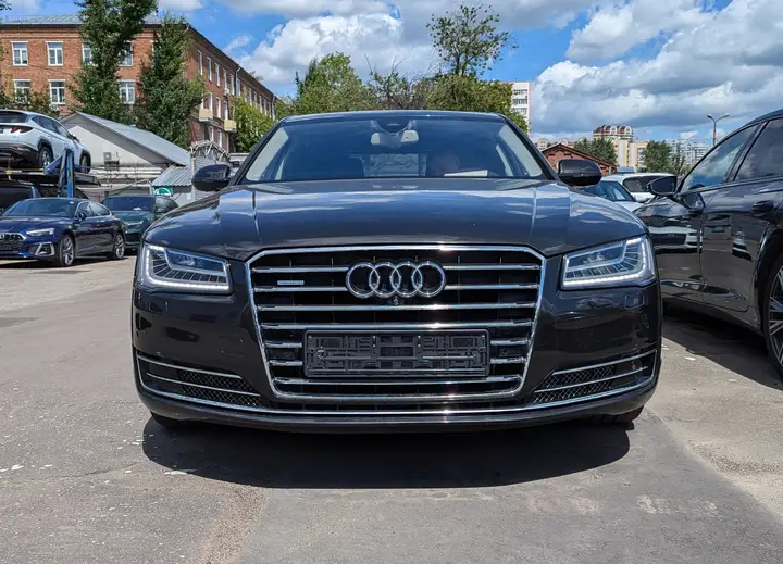 Audi · A8 · D4